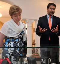 Gulf Weekly Bollywood diamonds glitter in Bahrain