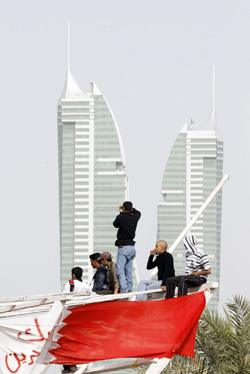 Gulf Weekly 'Wait and watch' policy