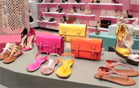Gulf Weekly A foot in the door for US brand