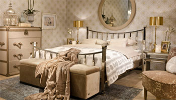 Gulf Weekly Hollywood-style boudoir makeover