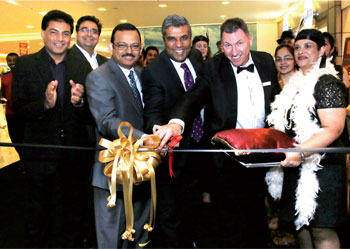 Gulf Weekly Opening with aplomb