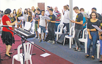 Gulf Weekly You only win when you’re singing!