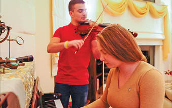 Gulf Weekly Siblings strike right chords