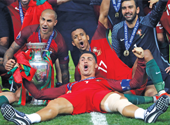 Gulf Weekly Sporting greats make their mark with style