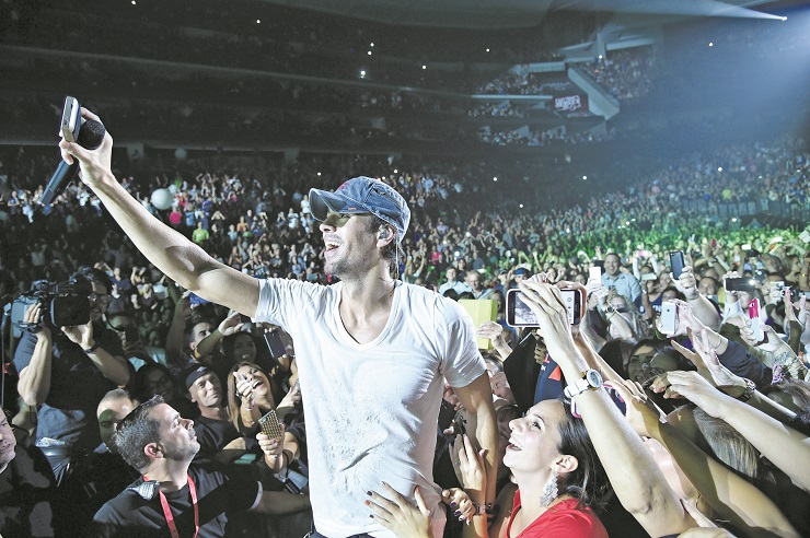 Gulf Weekly Latin heart-throb flies in