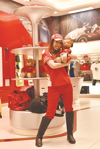 Gulf Weekly Mall sizzles with racy looks