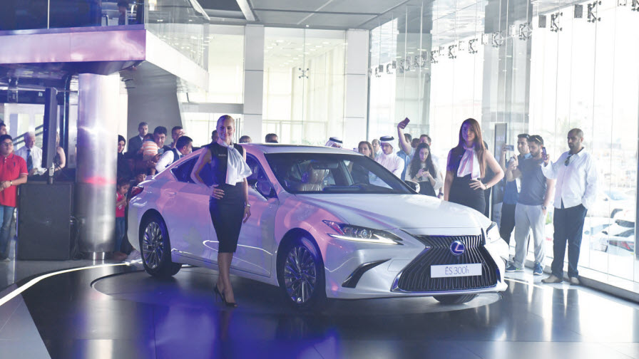 Designers focus on mid-size luxury