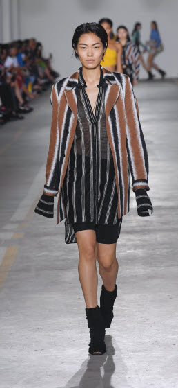 Gulf Weekly Aiming for women on the go