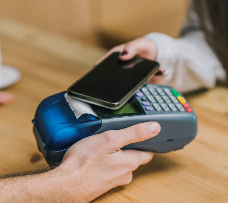 Gulf Weekly Go cashless with phones