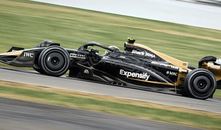 Gulf Weekly Brad Pitt returns to grid!